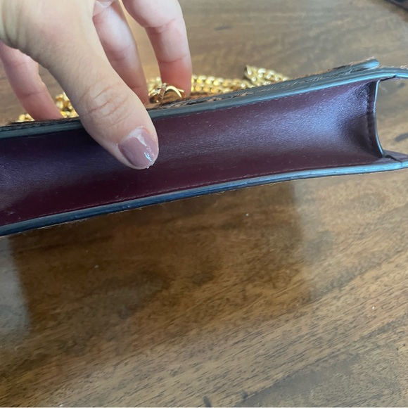 Gorgeous Alexander McQueen leopard bag with gold chain strop and skull detail. - Picture 6 of 7